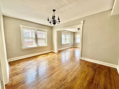 Main picture of 201 W 38th St