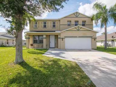 Main picture of 738 SW Dalton Cir