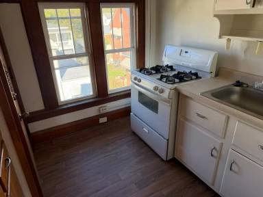 Main picture of 123 N Chestnut St