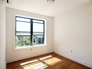 Main picture of 296 Schaefer St