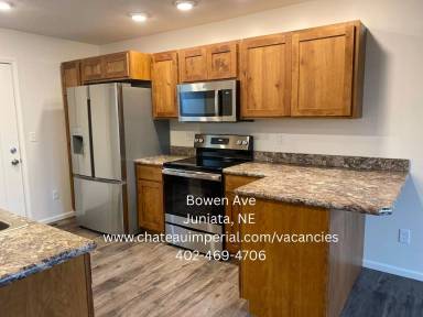 Main picture of 600 N Bowen Ave