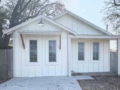 Main picture of 4909 Railroad Ave