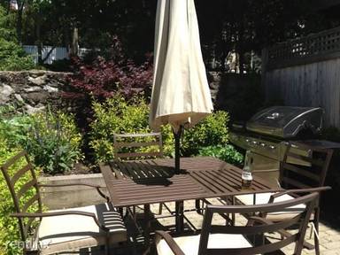 Main picture of 445 Main St