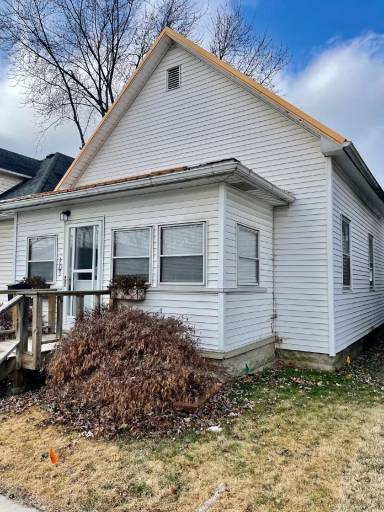 Main picture of 1809 S Center St