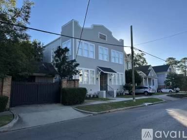 Main picture of 5520 Loyola Ave