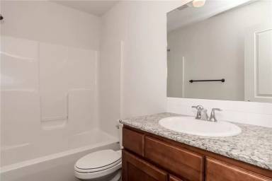 Main picture of 103 Lion Dr N