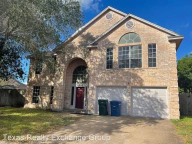 Main picture of 4905 Lake Medina Dr