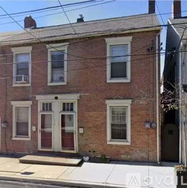 Main picture of 110 S Chestnut St