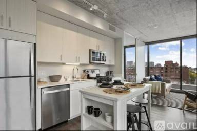 Main picture of 700 S Clark St Apartments