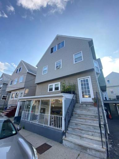 Main picture of 5 Lowden Ave