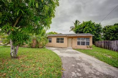 Main picture of 6500 SW 15th St