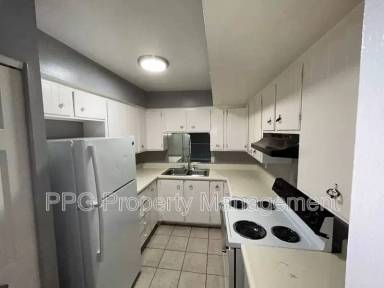 Main picture of 2413 W Hazelwood St