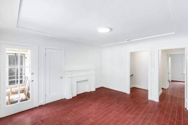 Main picture of 1256 N Poinsettia Pl