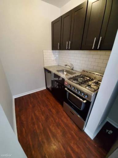 Main picture of 1429 W Lunt Ave