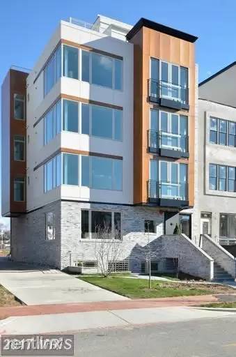 Main picture of 915 12th St NE