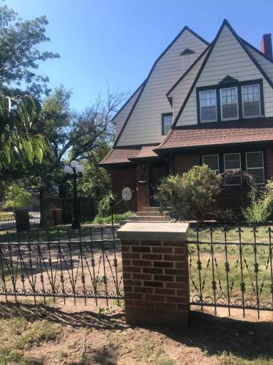 Main picture of 203 N Terrace Dr
