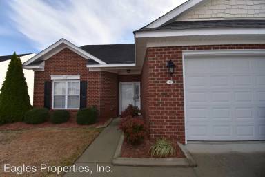 Main picture of 102 Oxford Dr