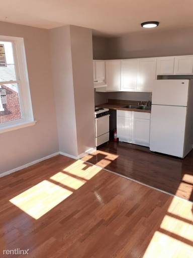 Main picture of 101 W Main St