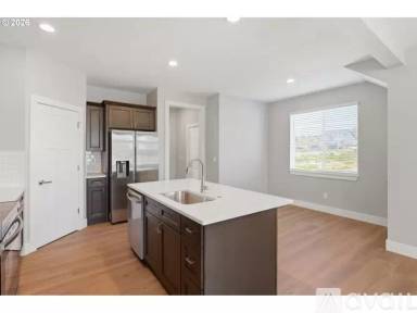 Main picture of 4023 SW Royal Ave