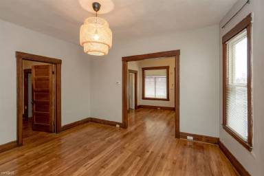 Main picture of 979 Fischer St