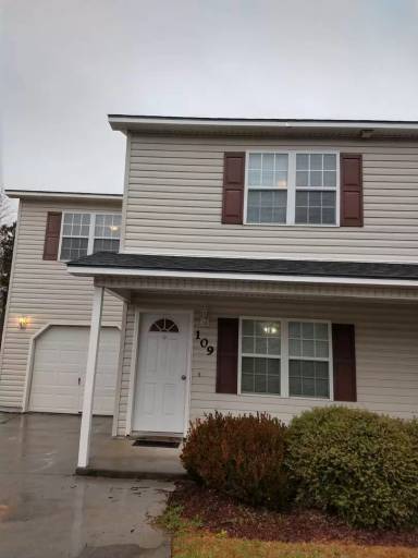 Main picture of 103 E Coopers Ct