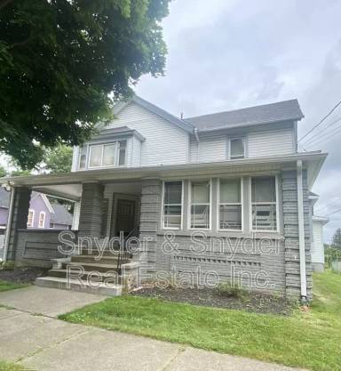Main picture of 50 S Walnut St