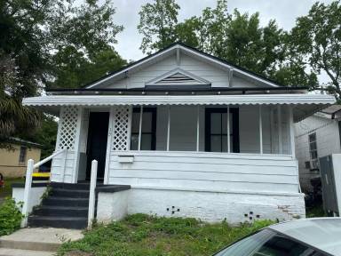 Main picture of 15 Newell St