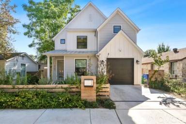 Main picture of 2303 Santa Maria St