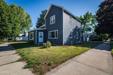 Main picture of 1421 West Ave S