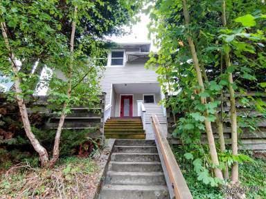 Main picture of 117 W McGraw St