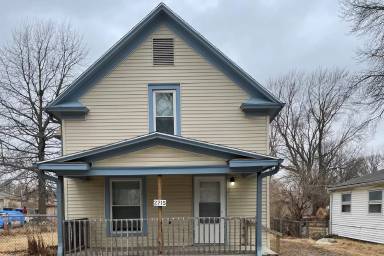 Main picture of 2715 SE Wisconsin Ave