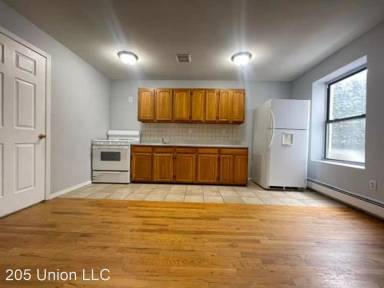 Main picture of 205 Union St