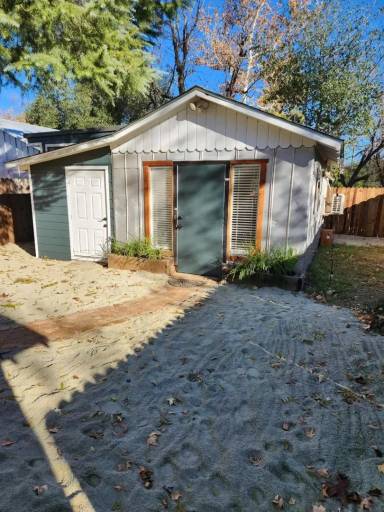 Main picture of 3433 Willow St