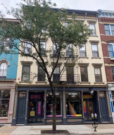 Main picture of 1338 Main St