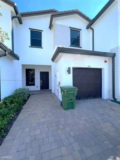 Main picture of 215 SW 159th Ter