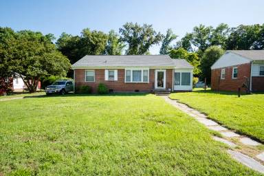 Main picture of 1700 Glenview Rd