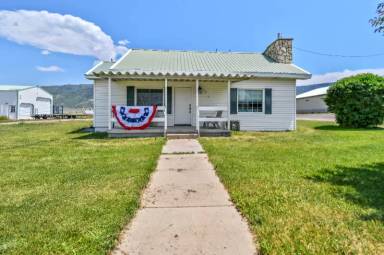 Main picture of 3210 N Sr 32