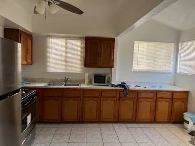 Main picture of 906 Edgewood St