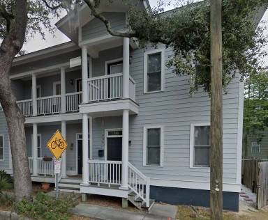 Main picture of 310 E 31st St