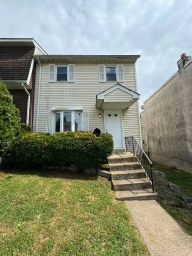 Main picture of 144 E Elm St