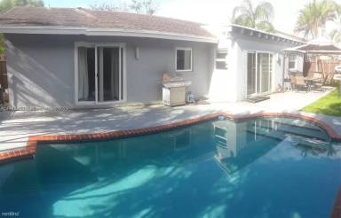 Main picture of 16867 Royal Poinciana Dr