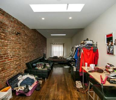 Main picture of 316 W 14th St