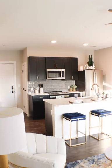 Main picture of 400 N Main St