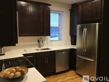 Main picture of 412 Pleasant St