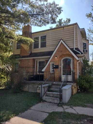 Main picture of 515 W Baker St