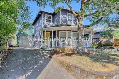 Main picture of 706 W 17th St