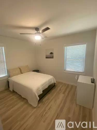 Main picture of 858 Haven St SE