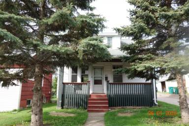 Main picture of 913 N 14th Ave E
