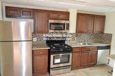 Main picture of 497 Poplar St