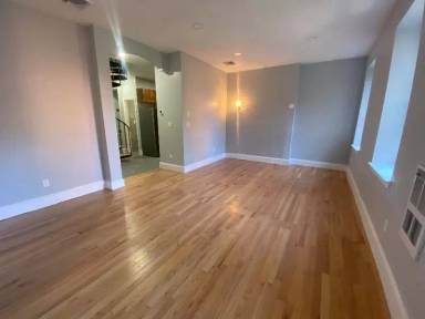 Main picture of 11 E Springfield St